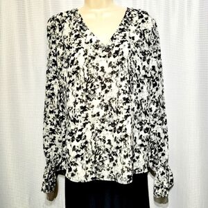 WHBM Black & White Leaf Pattern Long Ruffled Sleeves Blouse (M)